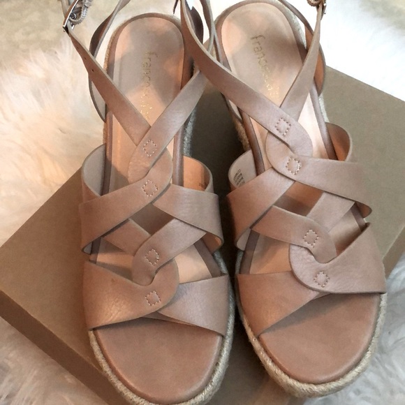 Francesca’s Inwood Nude Twistfront sandals. Wedge. NEW IN BOX Spring Summer Shoe - Picture 2 of 6